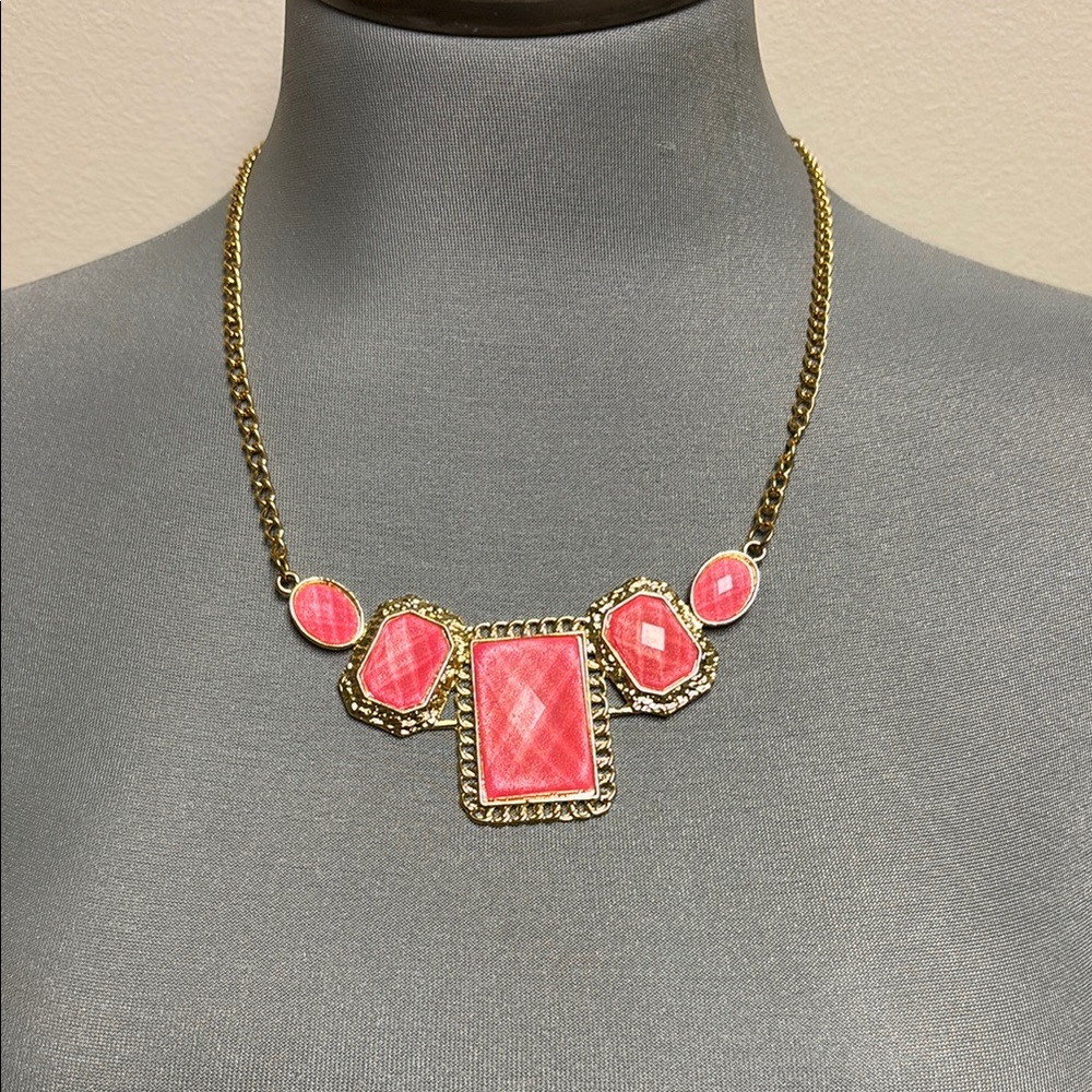 Vintage Coral Lucite Stone and Gold tone Choker Necklace